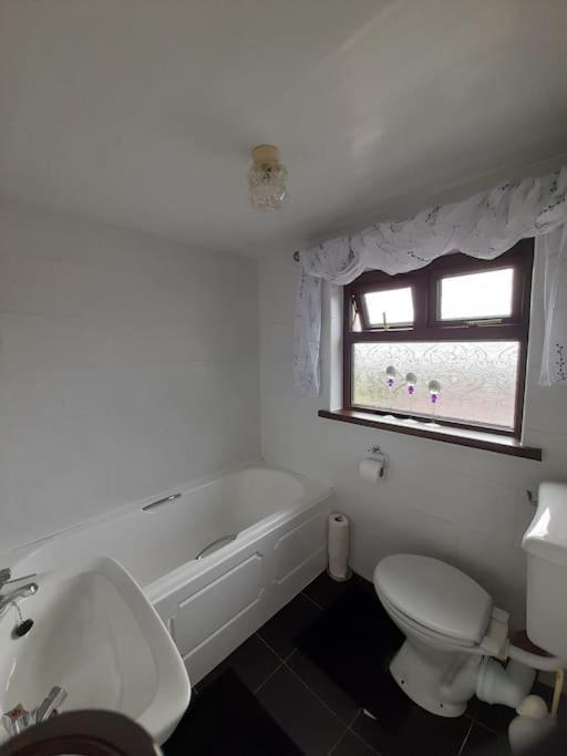 4 Bedroom Traditional Irish Farm House Killybegs Donegal Town Exterior foto